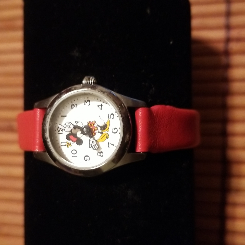 MINNIE MOUSE Vintage Kid's Wristwatch!